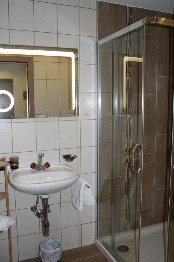 Hotel De La Gare Monthey Ngoại thất bức ảnh